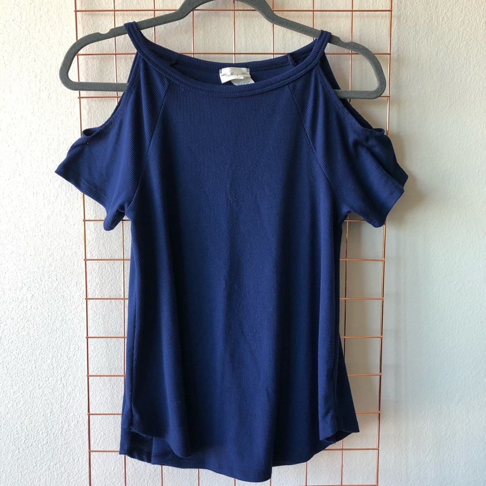NWOT ⋆ Gaze | Navy Cold-Shoulder Top